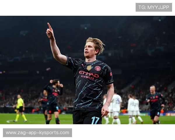 德布劳内脚外侧微调后再送精准斜传，曼城瞬间形成威胁